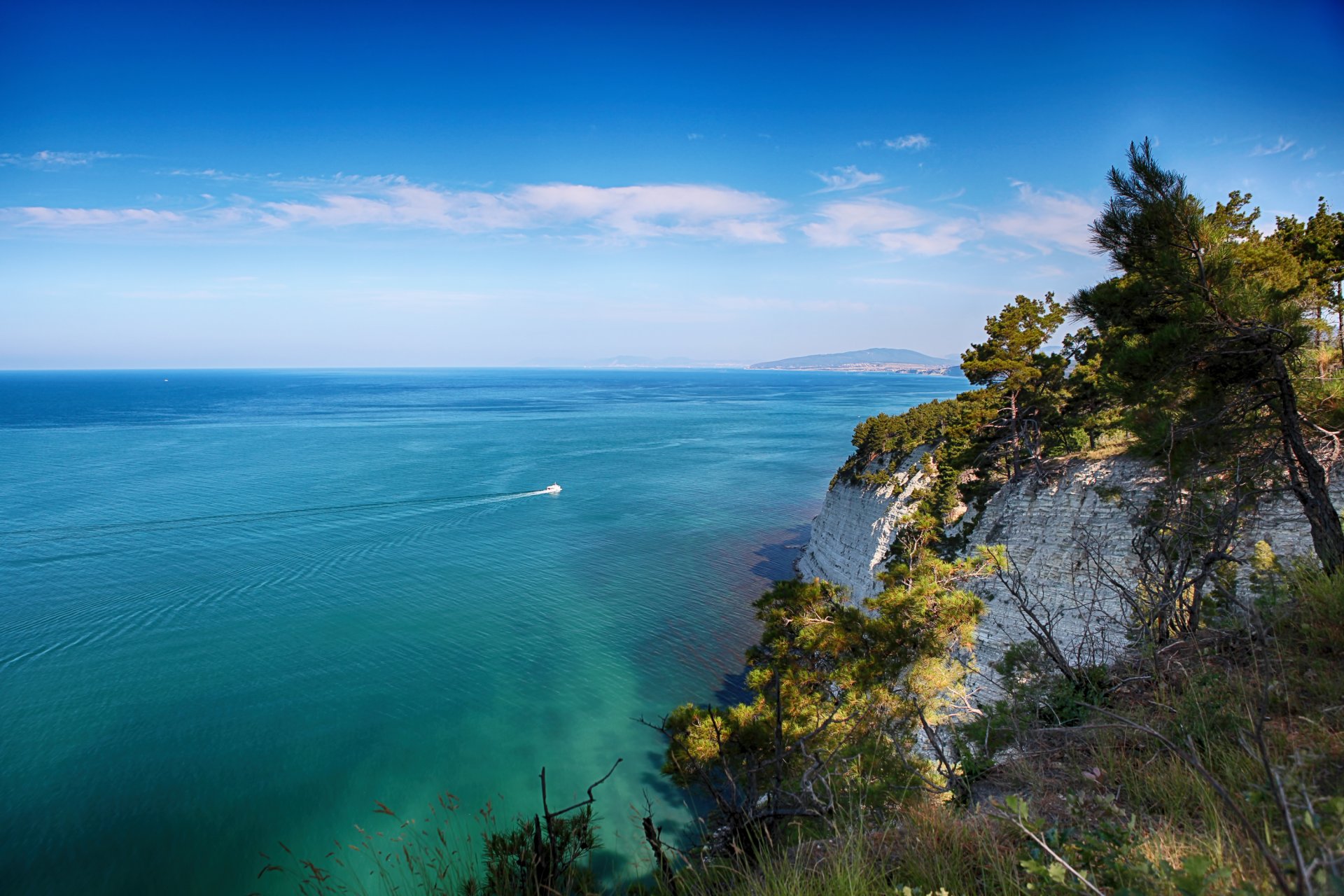 meer ufer schiff yacht felsen bäume