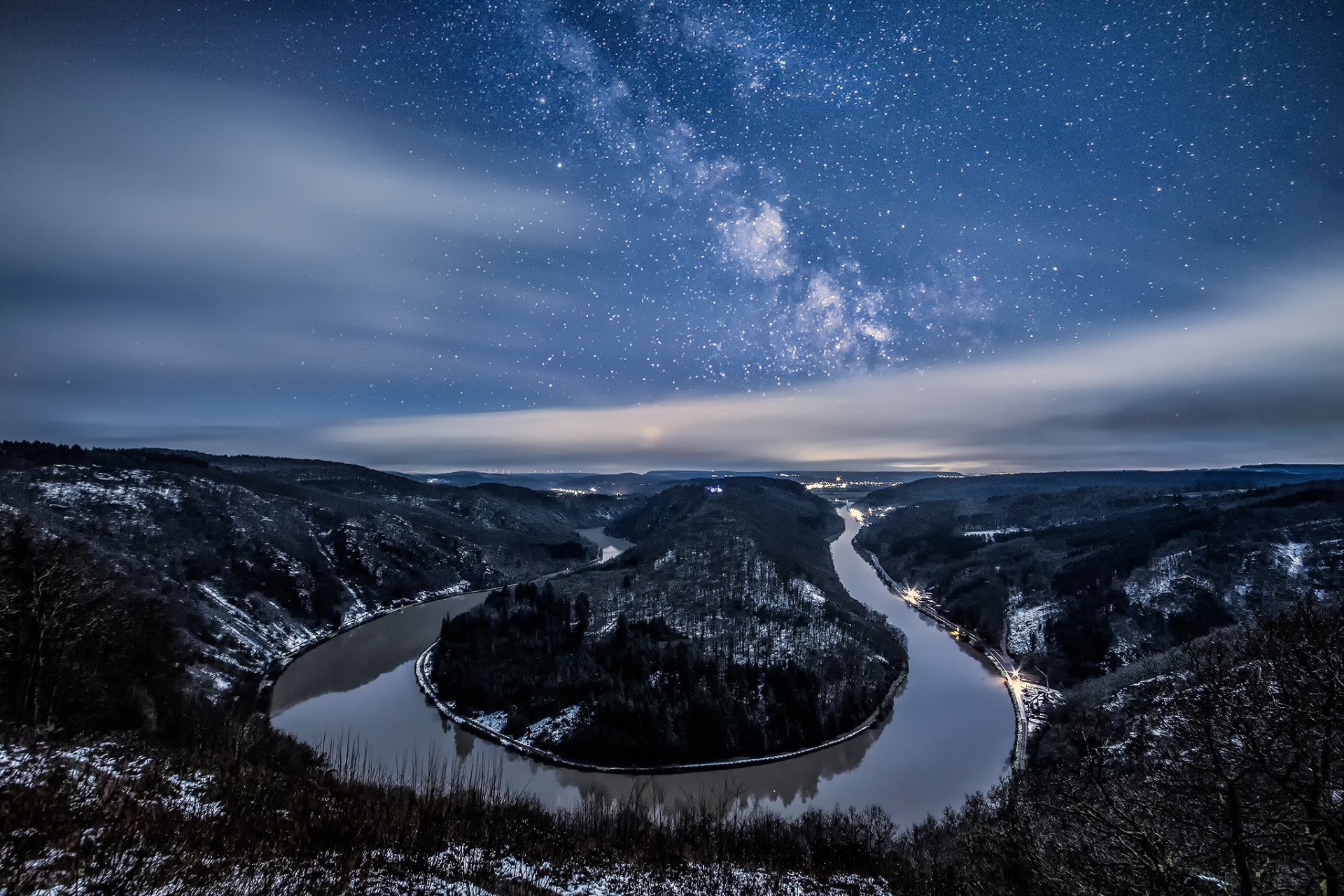 alemania tierra río saar meandro saarschleife bucle de saar invierno enero noche estrellas vía láctea