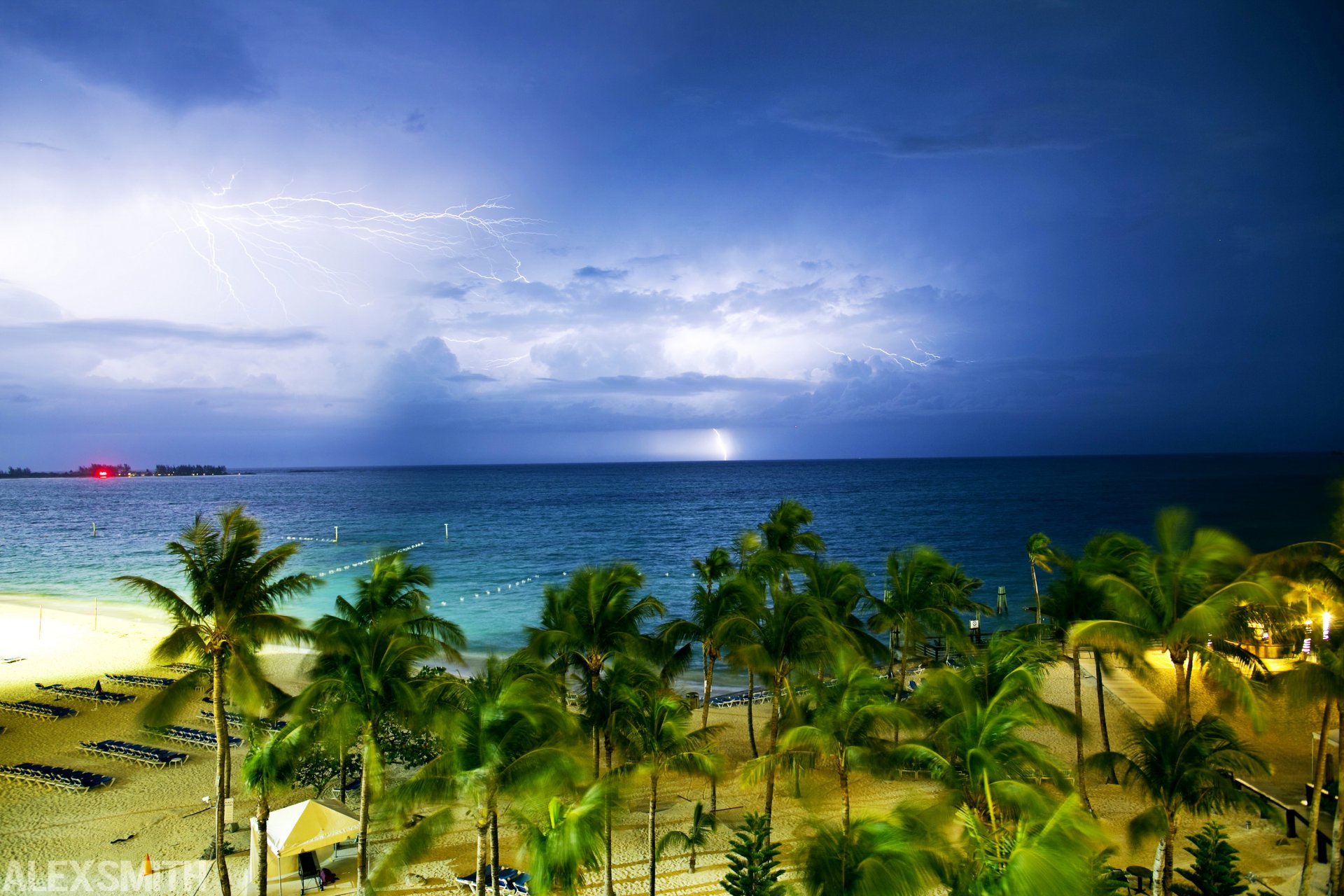 bahamas bahamas tropici mare costa spiaggia sabbia palme orizzonte nuvole fulmini nuvoloso