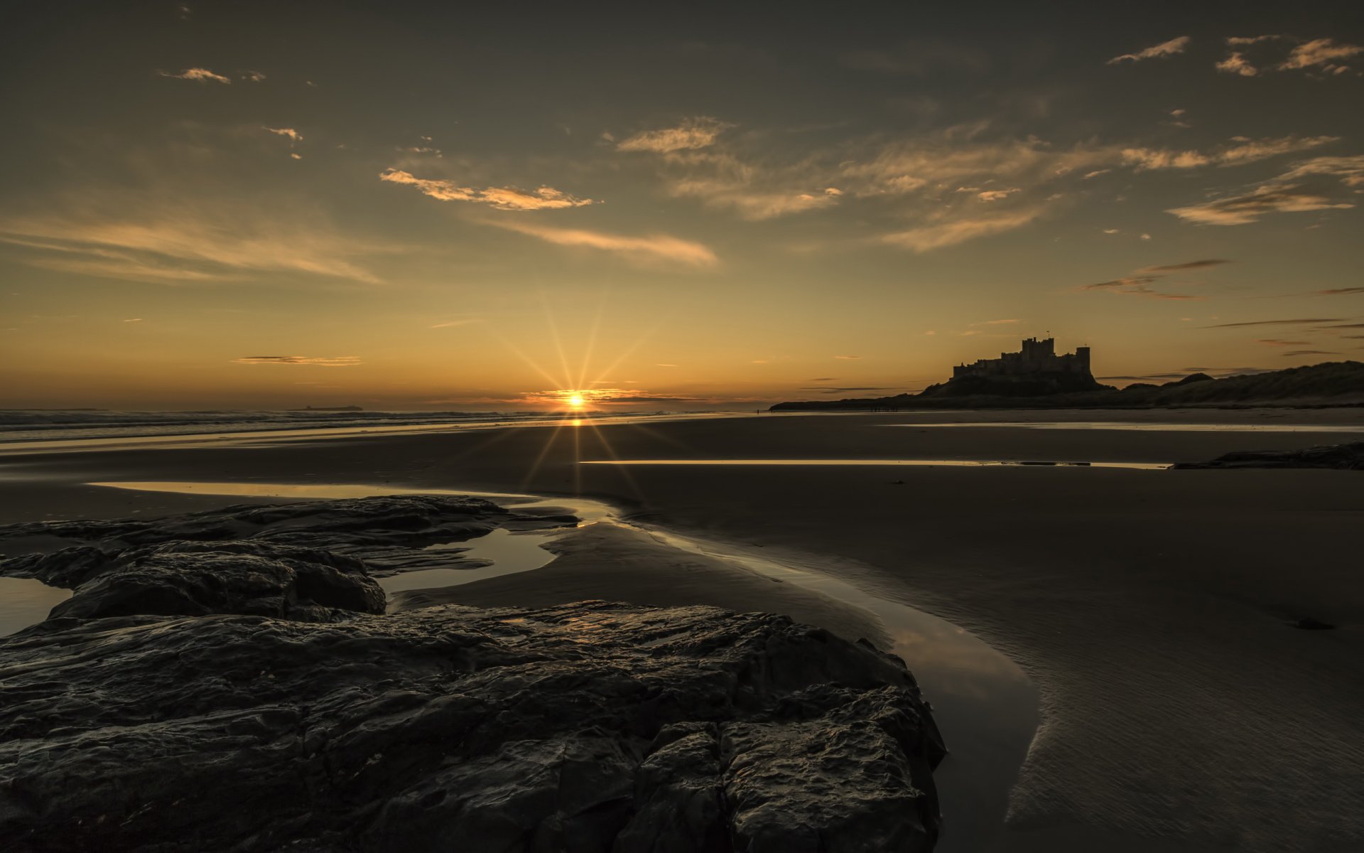 inghilterra northumberland castello bamburgh tramonto