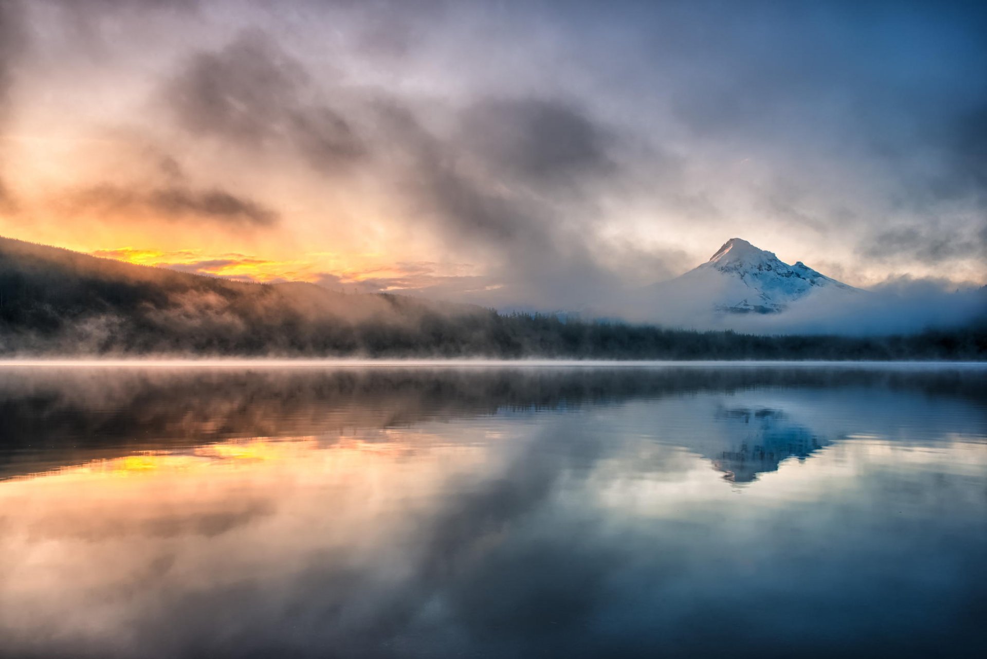 lac forêt montagnes brume brouillard