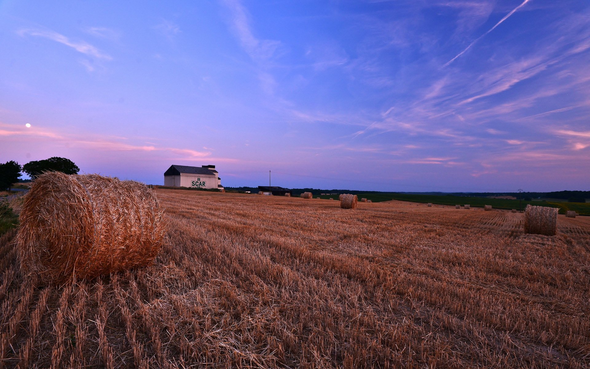 sonnenuntergang feld heu landschaft