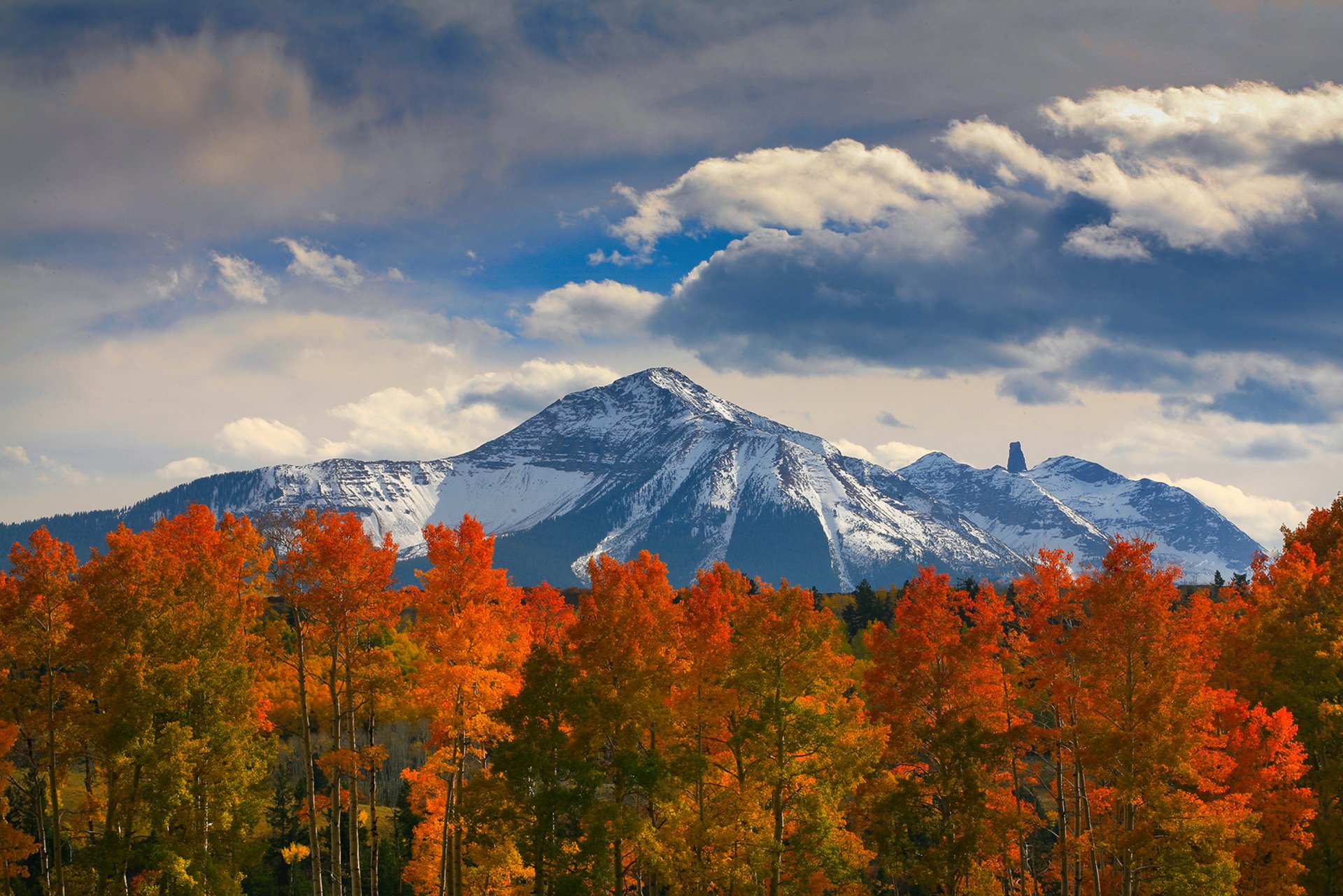 cielo nubes montañas nieve otoño árboles bosque naturaleza