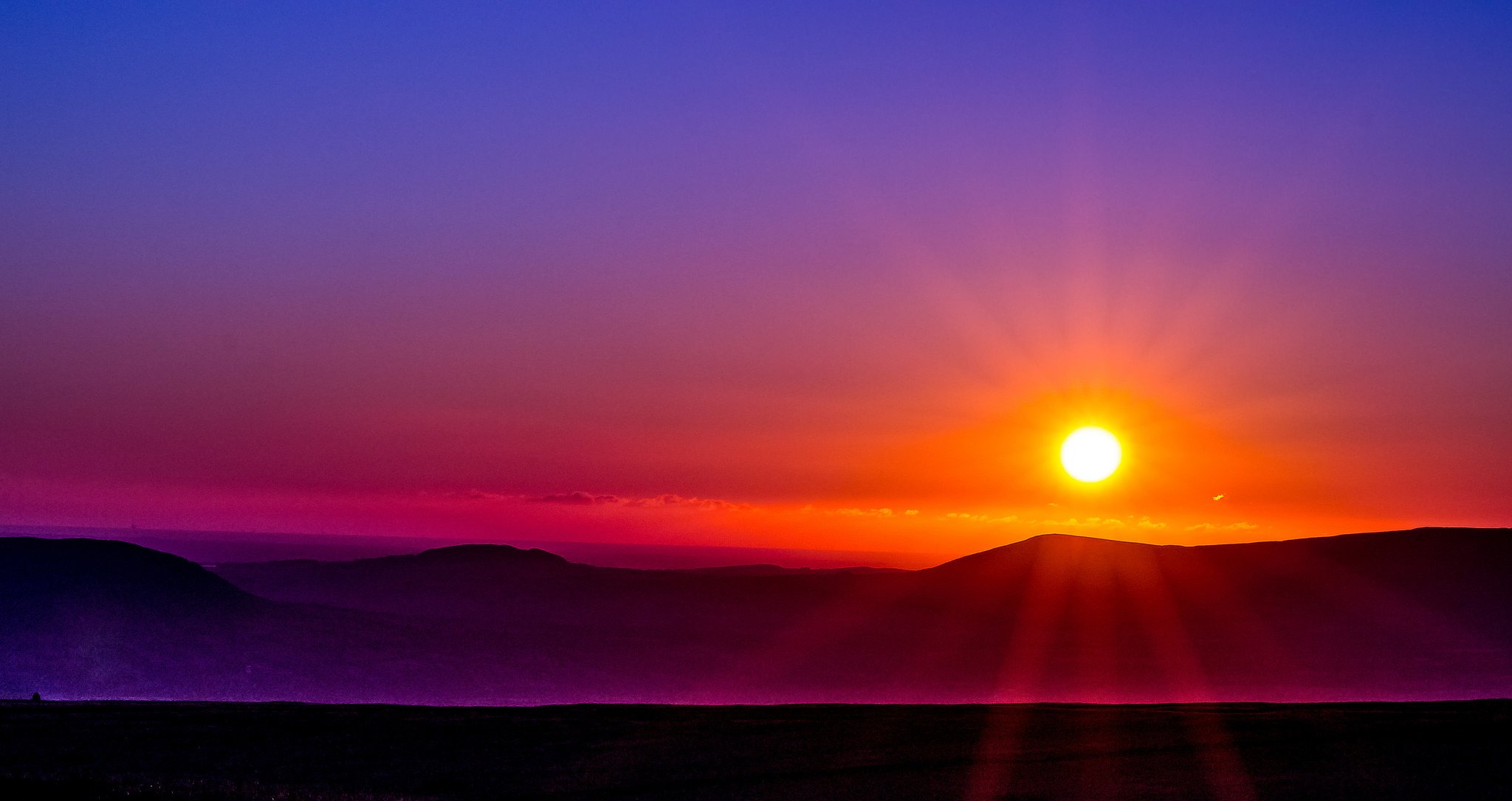 cielo sole tramonto raggi montagne mare