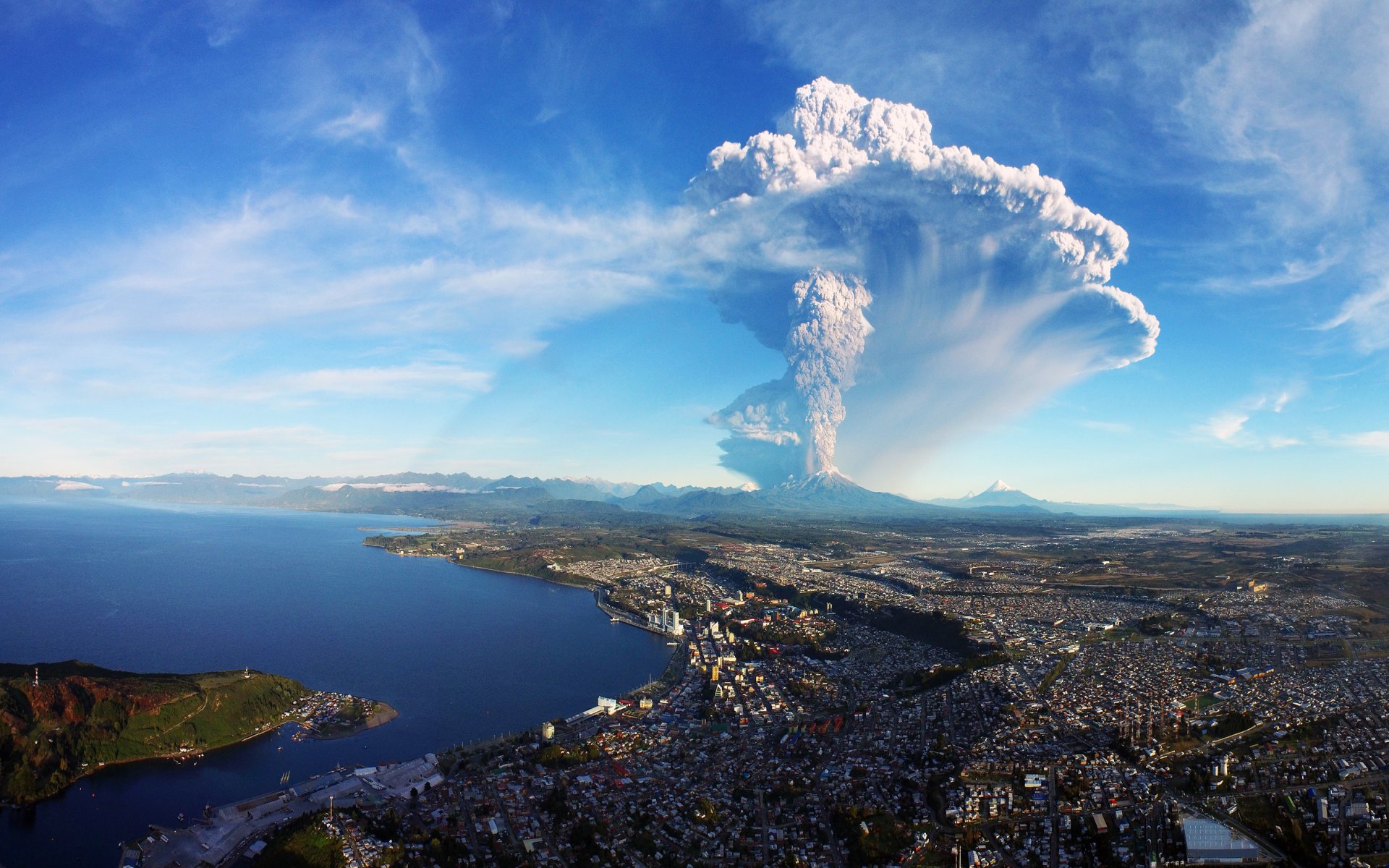 vulcano calbuco puerto montt cile panorama città vulcano eruzione