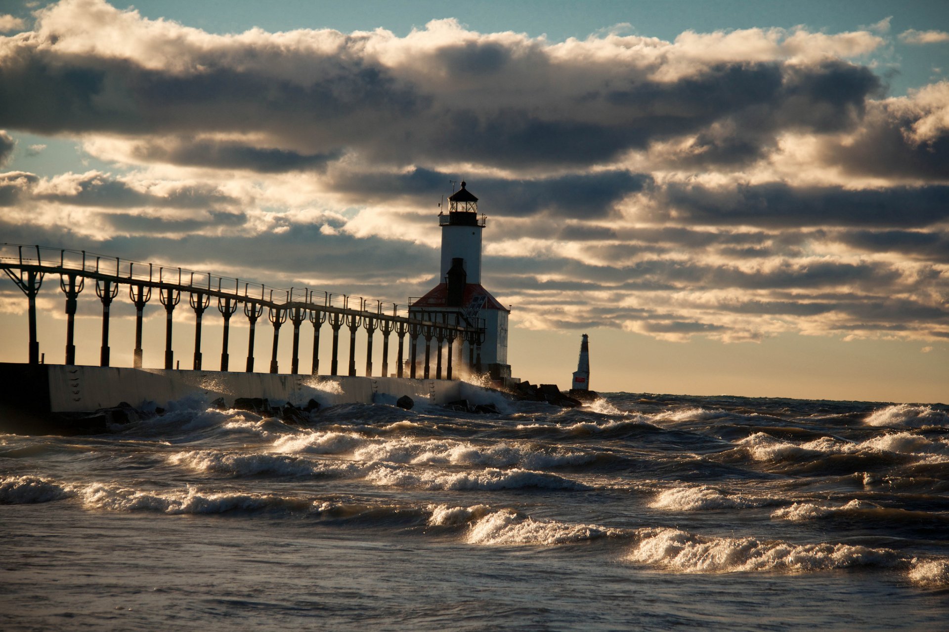 meer sturm ufer leuchtturm wellen