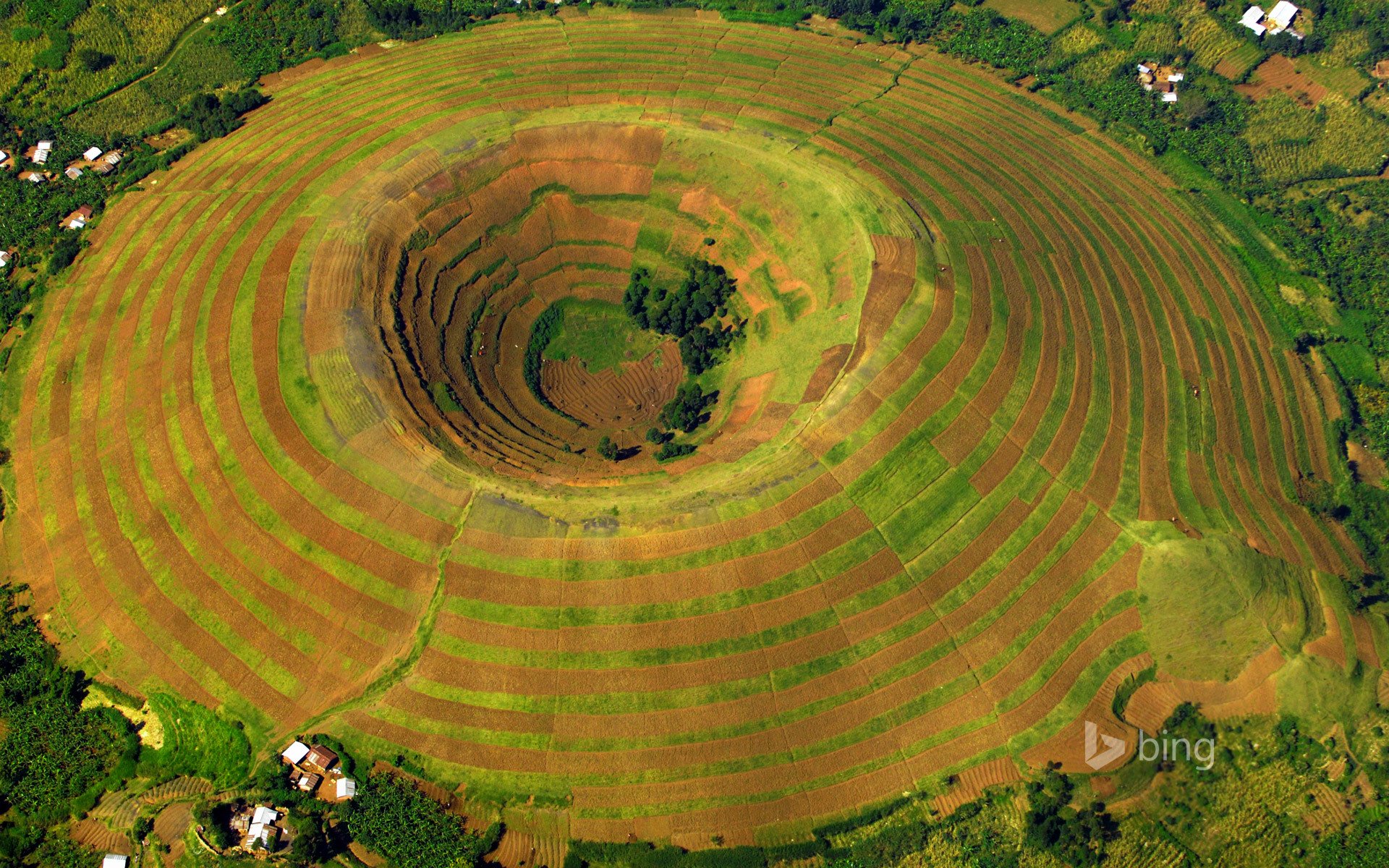 kisoro ouganda volcan terrasses champs cratère maisons