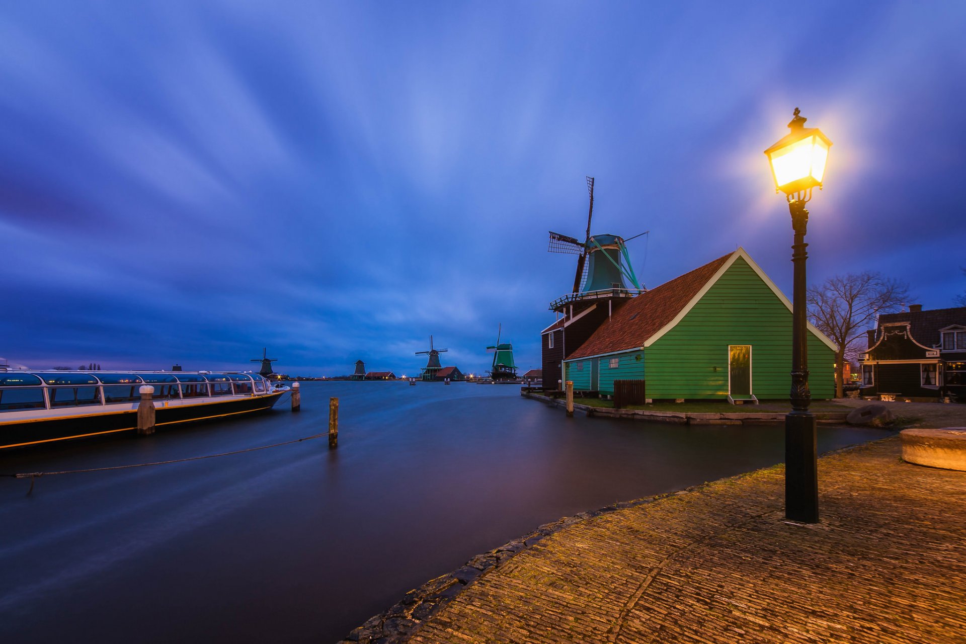 niederlande dorf dorf häuser mühlen fluss laterne beleuchtung nacht blau himmel