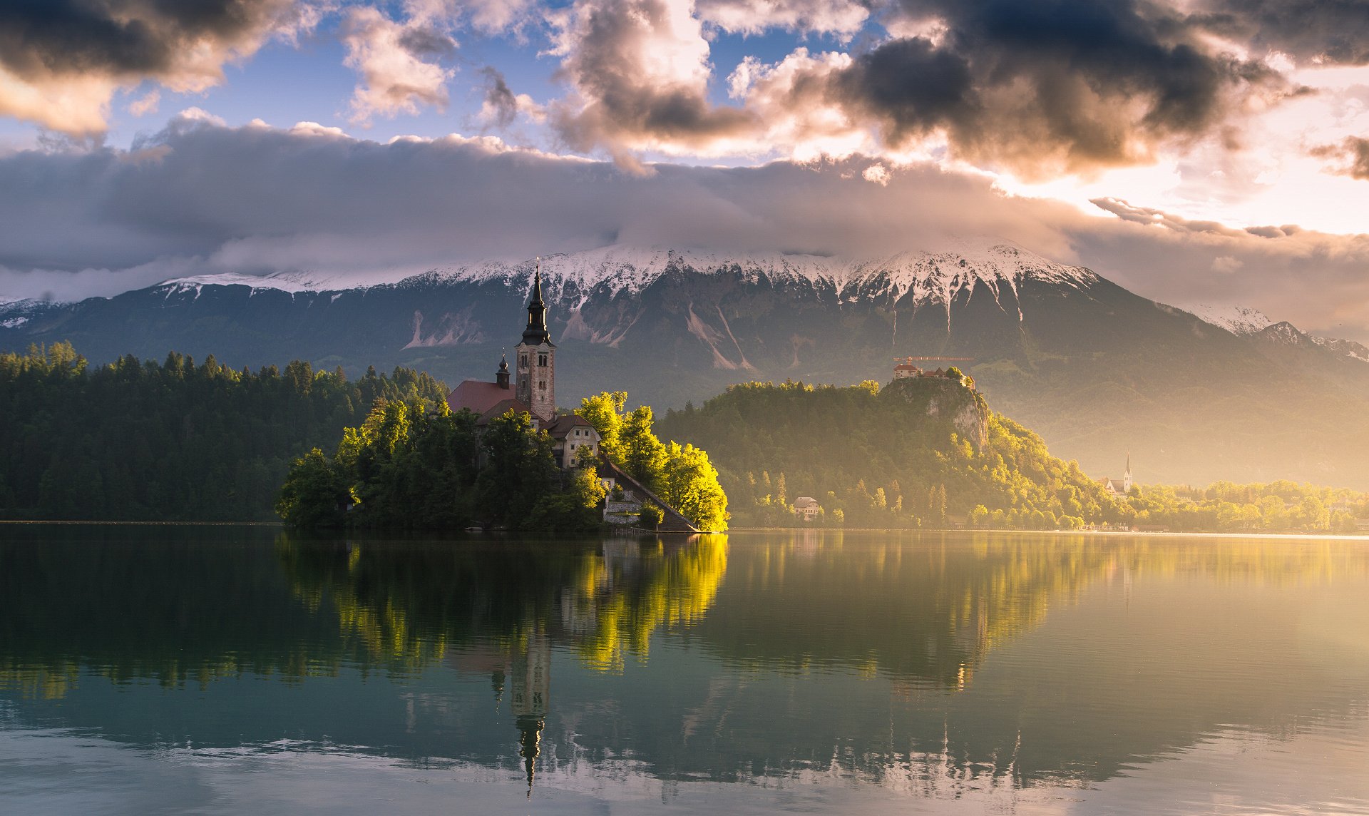 eslovenia lago bled montañas alpes julianos cielo nubes