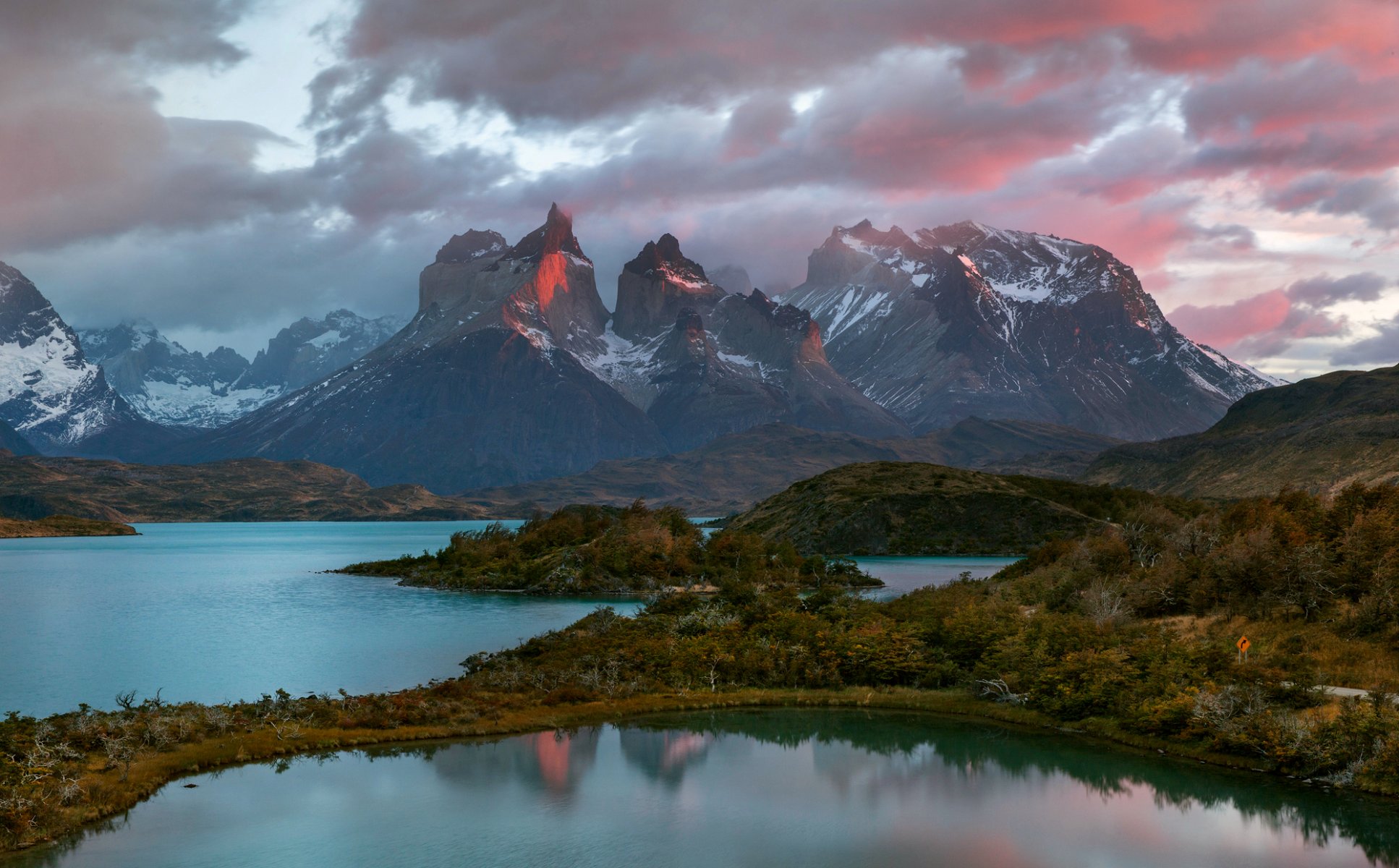 amérique du sud chili patagonie parc national de torres del paine montagnes des andes soirée rivière printemps avril