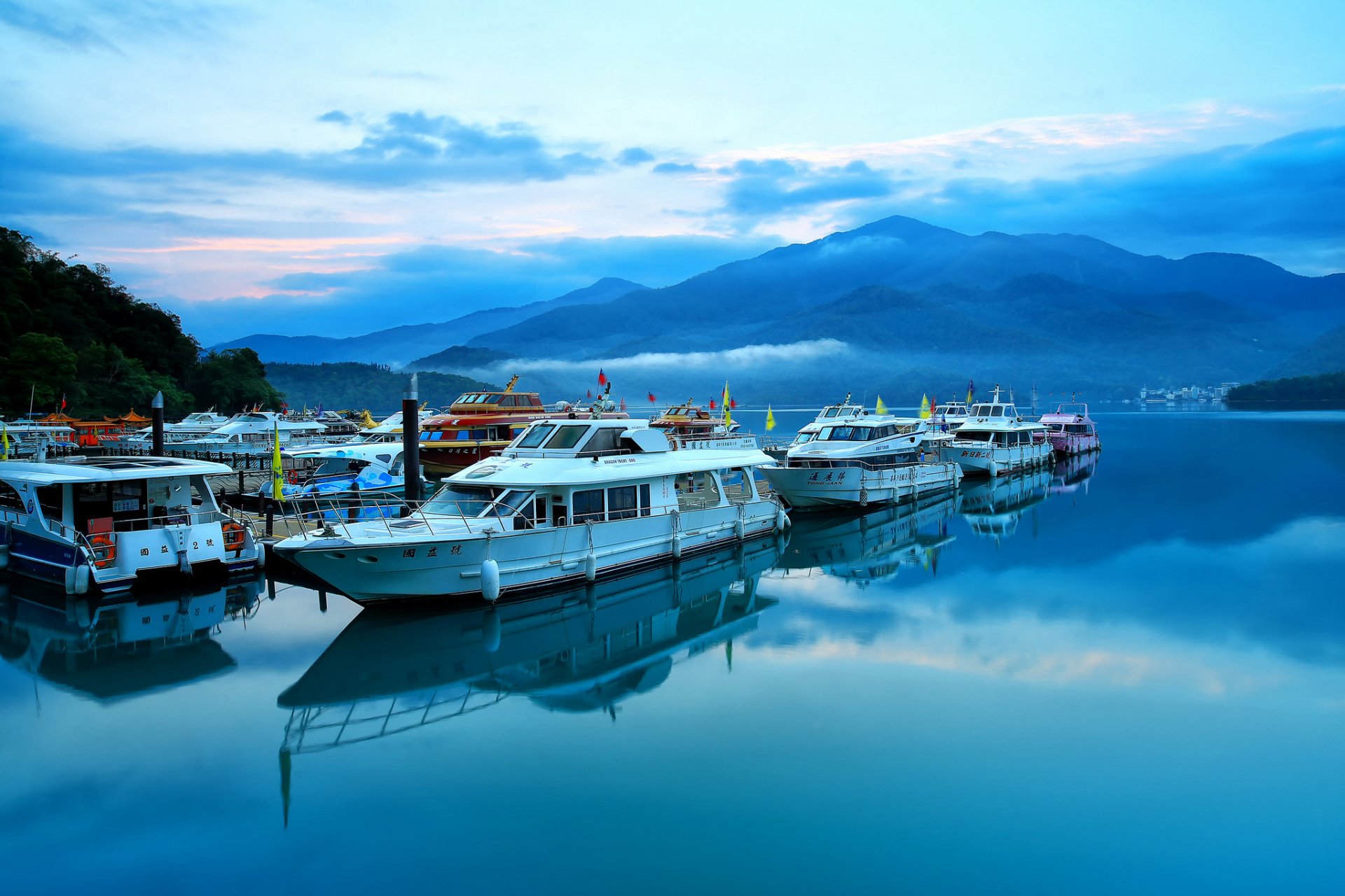 ky clouds mountains lake pier boat boat