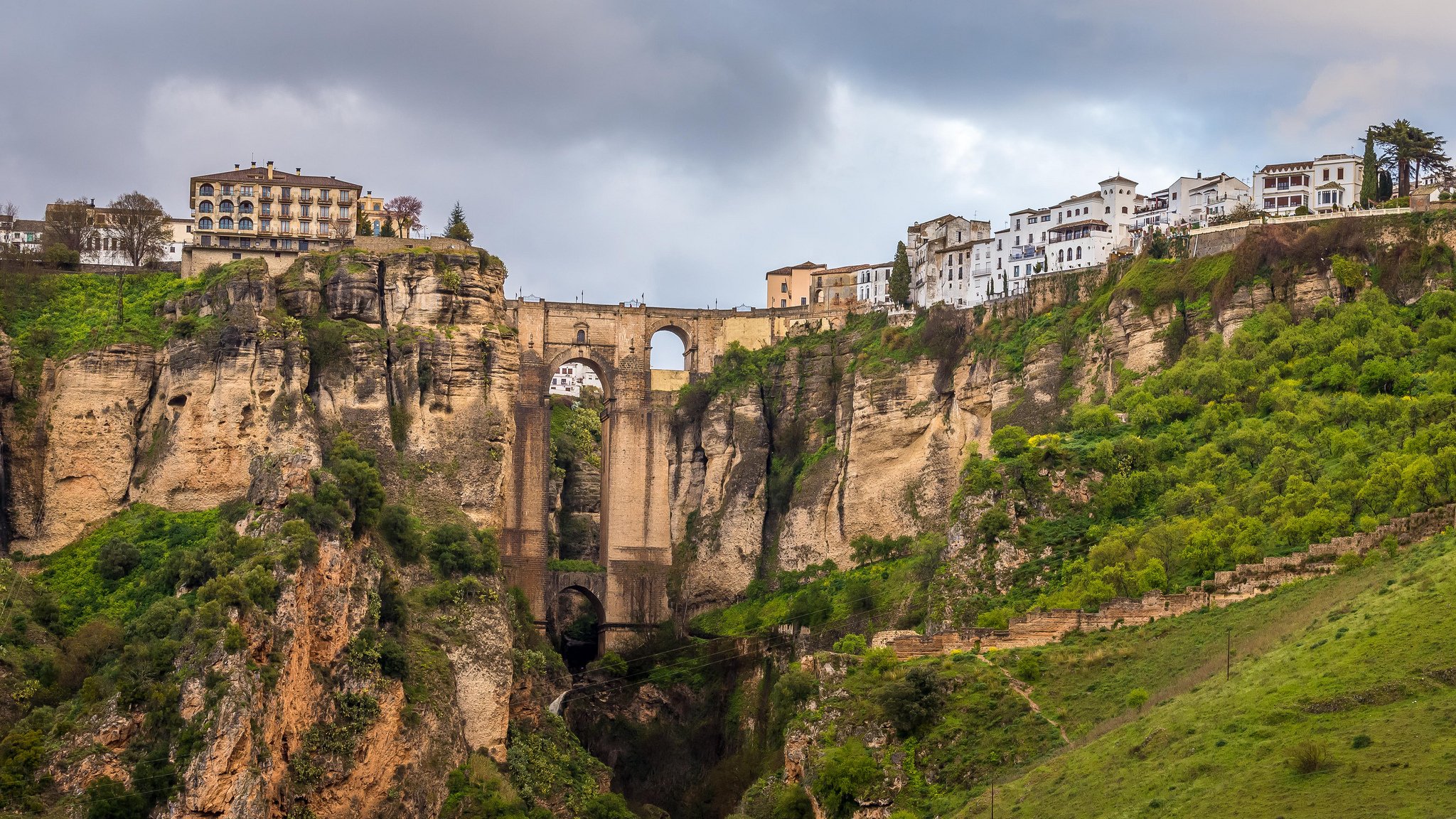 ronda malaga hiszpania miasto klify niebo domy most wąwóz