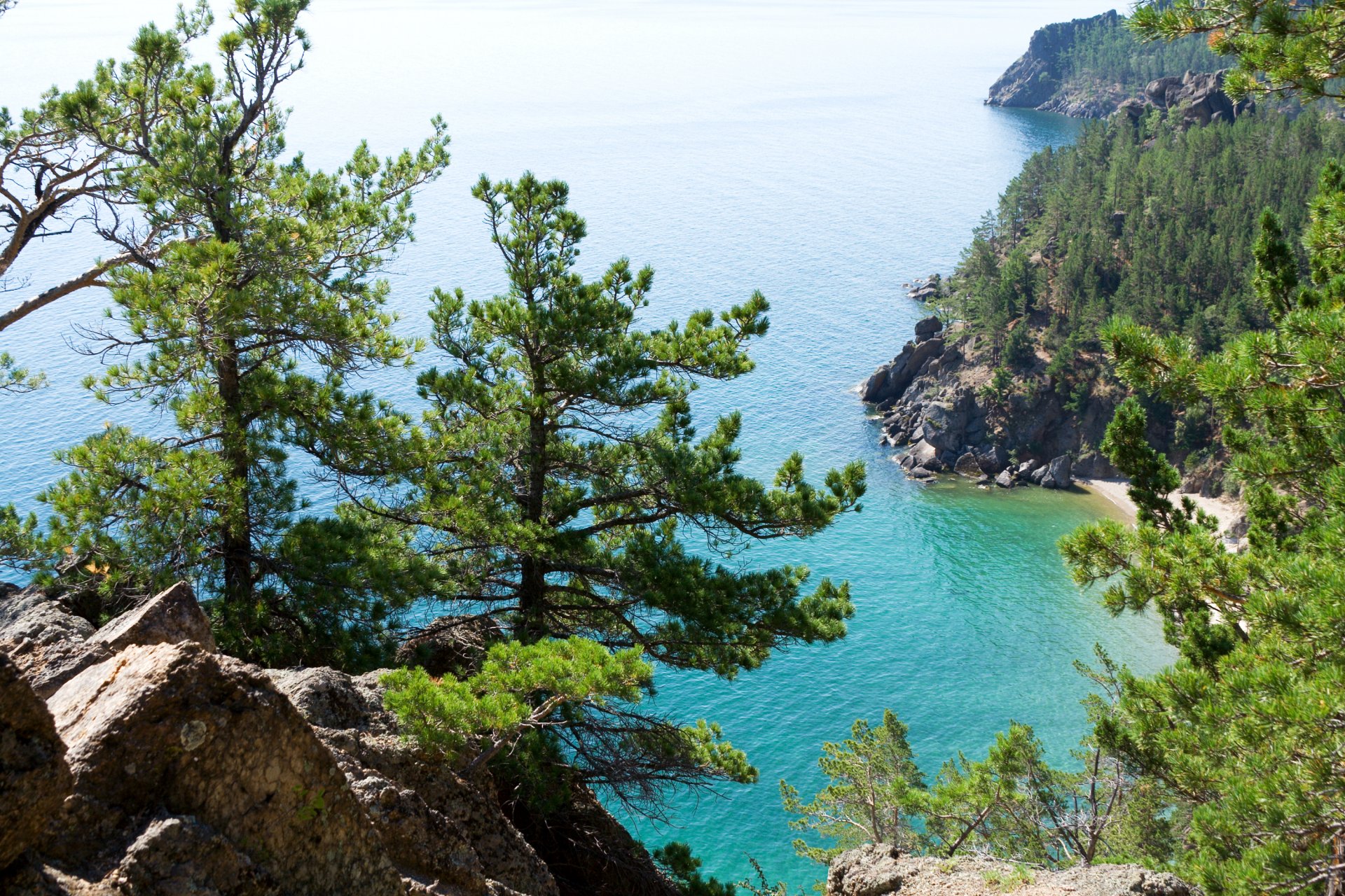 baikal lago riva rocce scogliere alberi vista dall alto