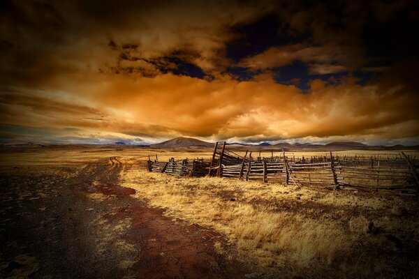 A cloudy evening in the Arizona burrows