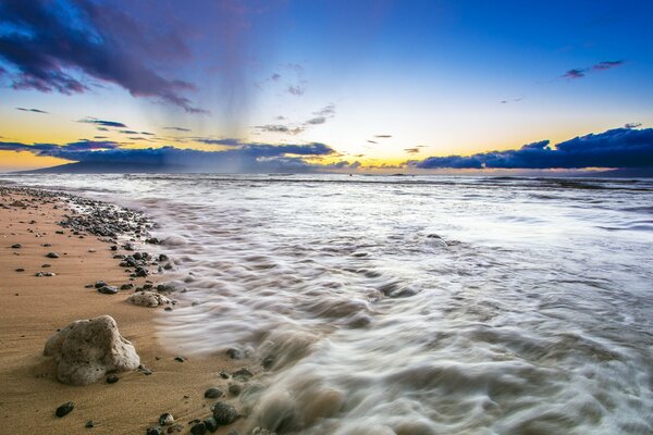 Plage et ciel illimité à Hawaii