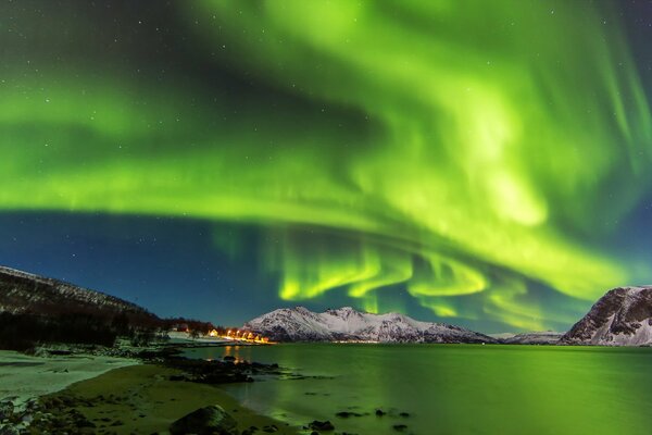 Aurora boreale in verde