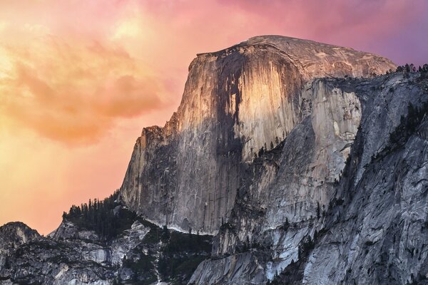 Montaña en el parque nacional de Yosemite