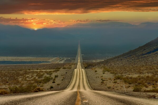 Californie, vallée de la mort, route visible