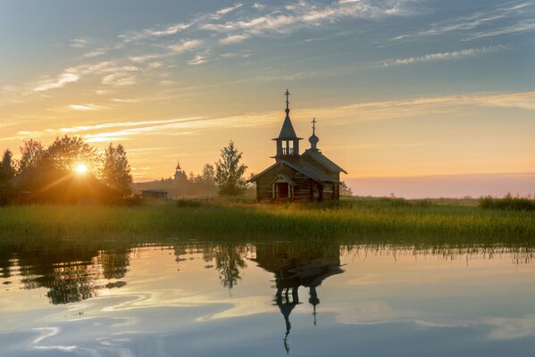 Blick auf die Morgendämmerung in Kizhi