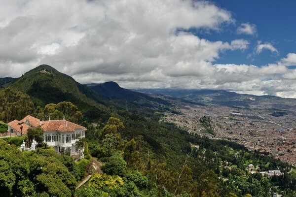 Paisaje Villa en las montañas de Colombia