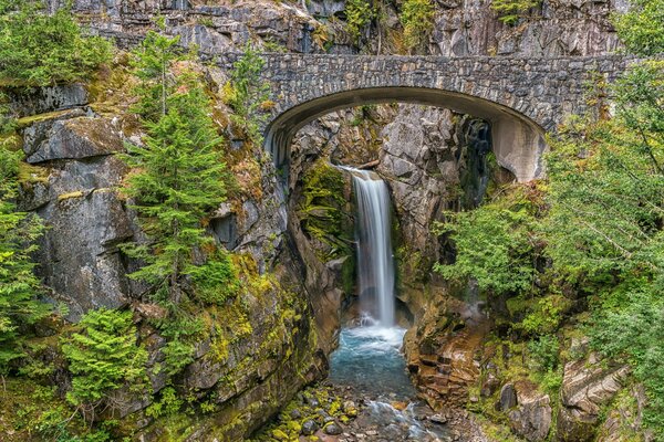 Washington, USA Brücke unter dem Fluss