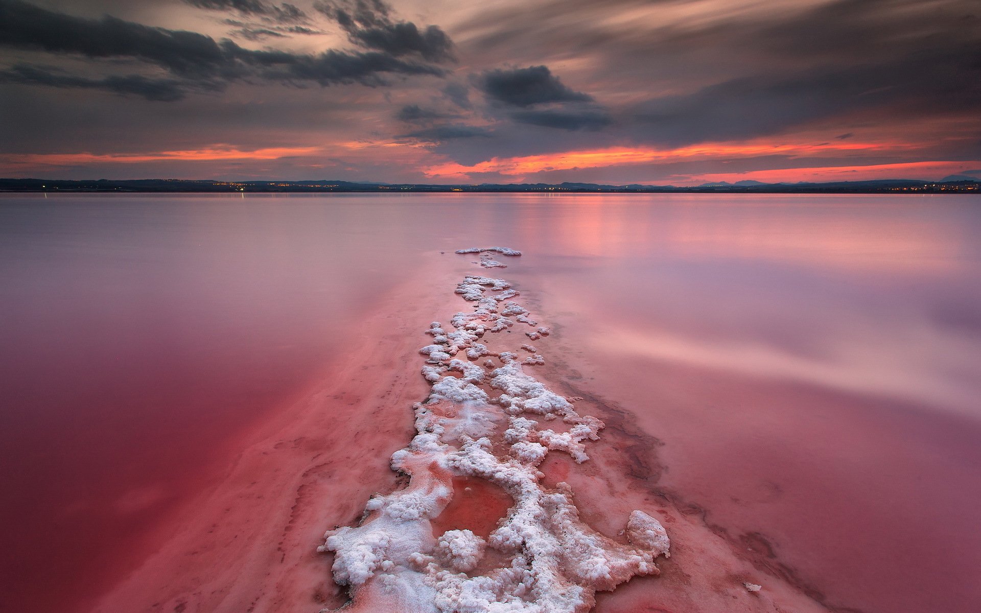 lago tramonto paesaggio