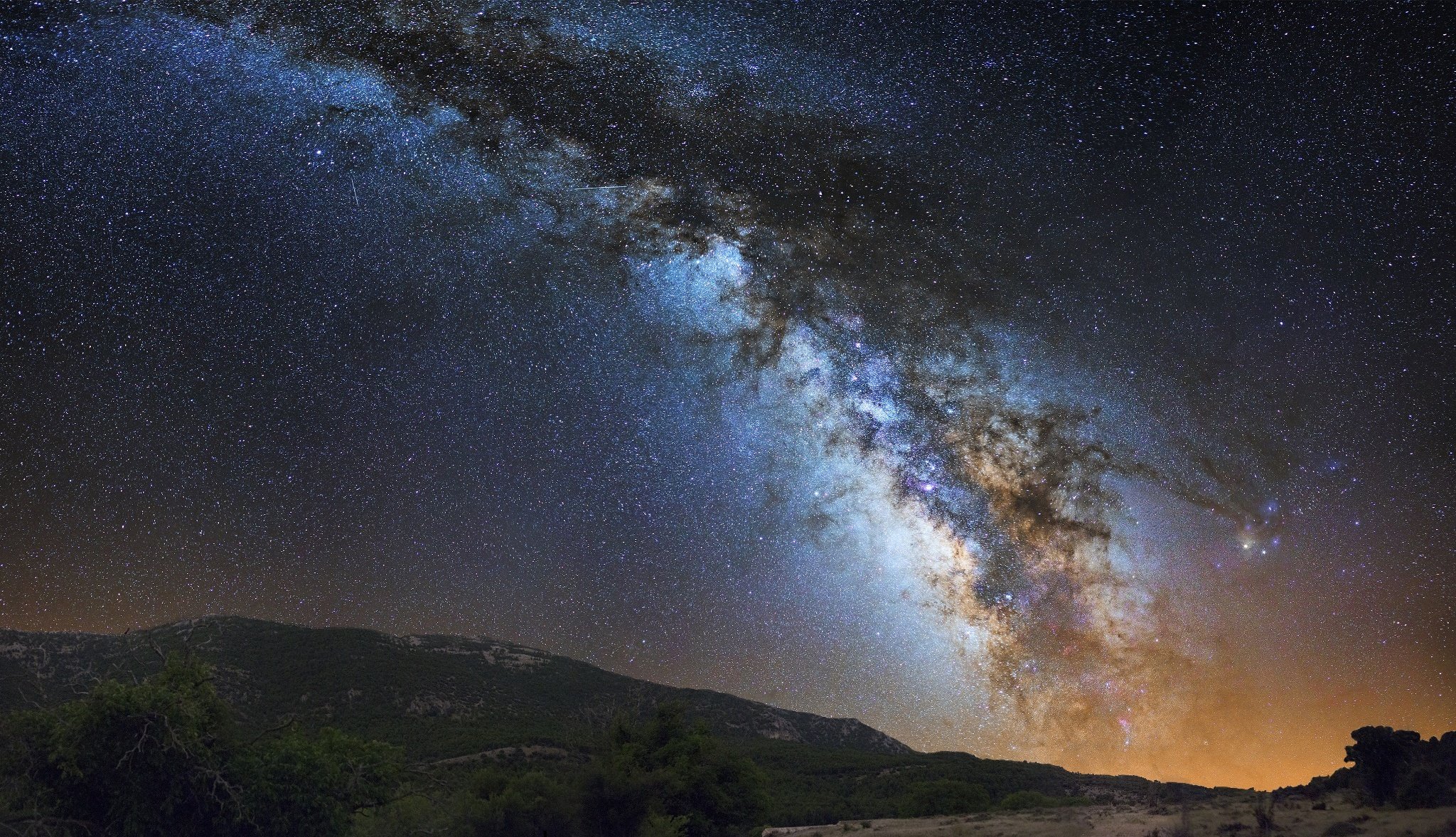 cielo estrellas vía láctea montañas espacio