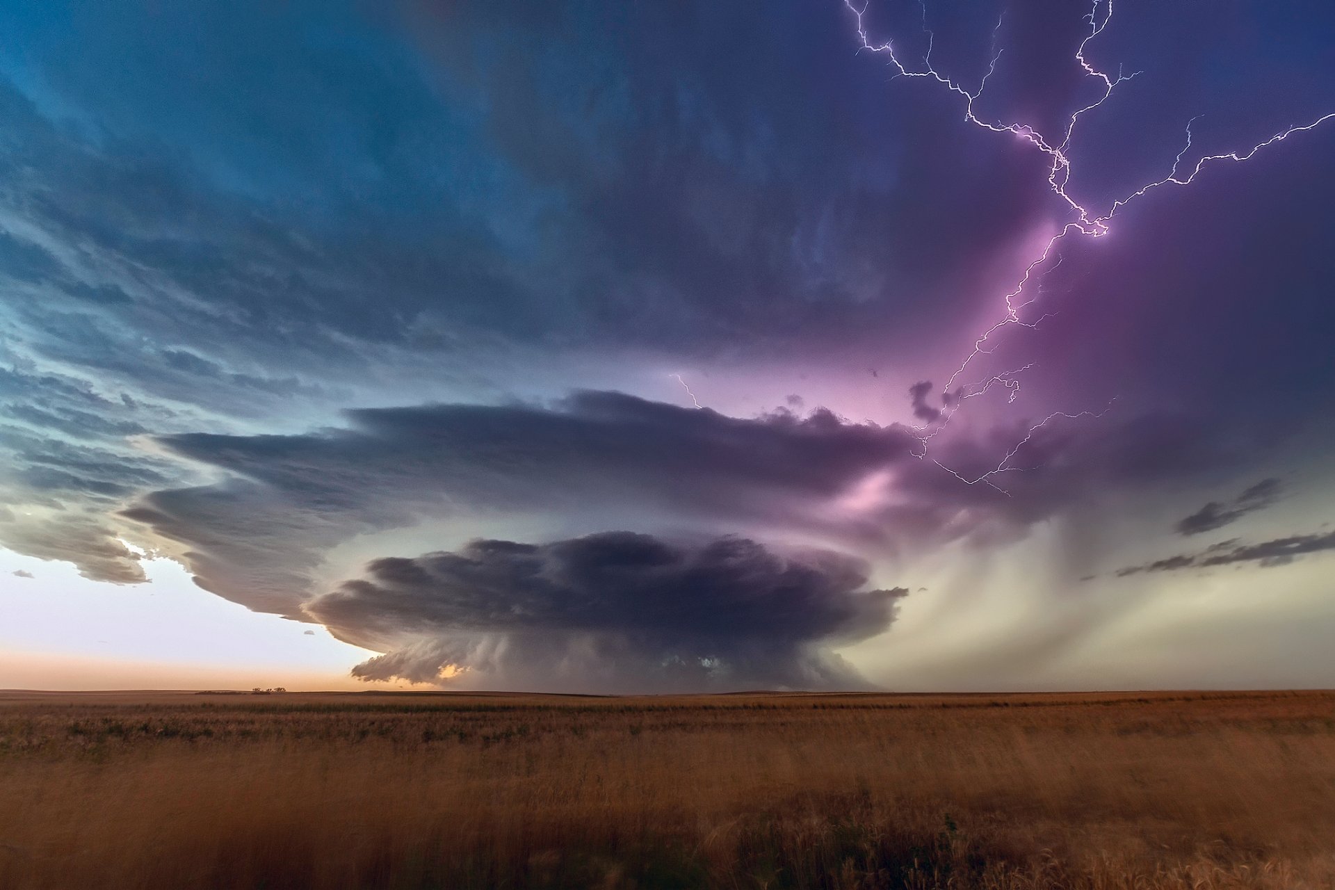 los e. e. u. u. dakota del sur tormenta nubes nubes relámpago