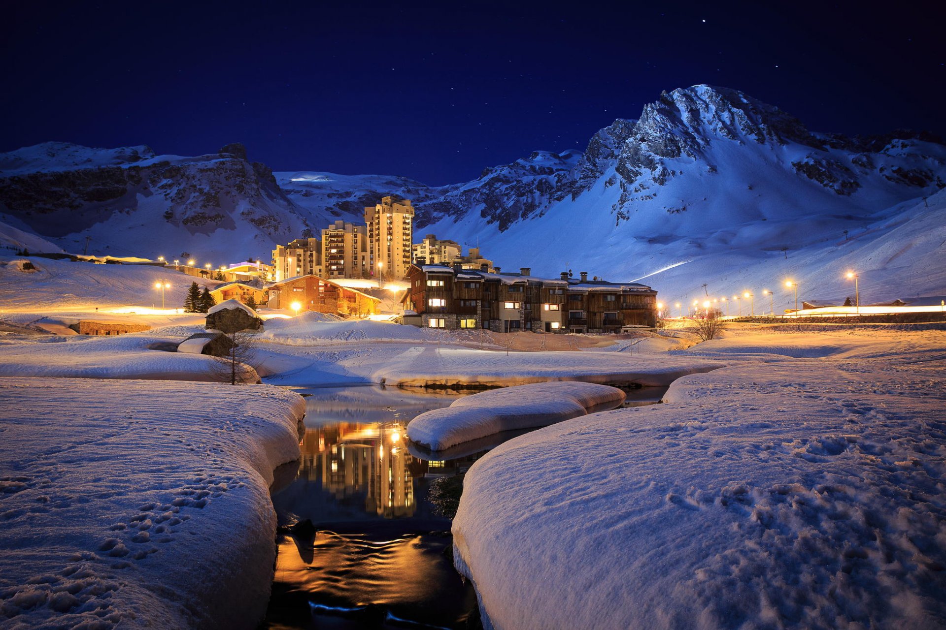 montagnes hiver neige koteji station balnéaire rivière nuit