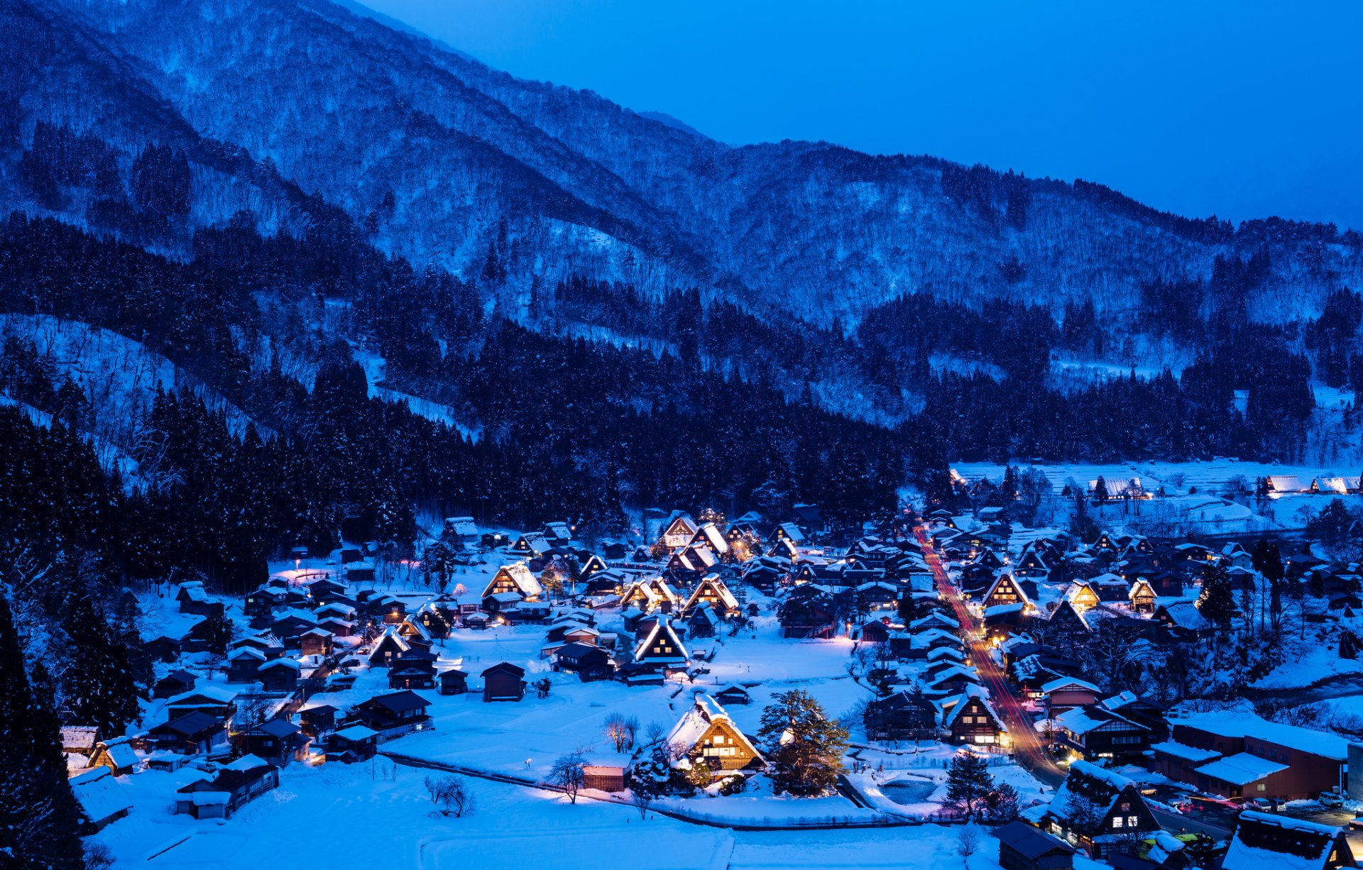 shirakawa-guo gokayama honshu-insel japan nacht lichter häuser berge winter schnee