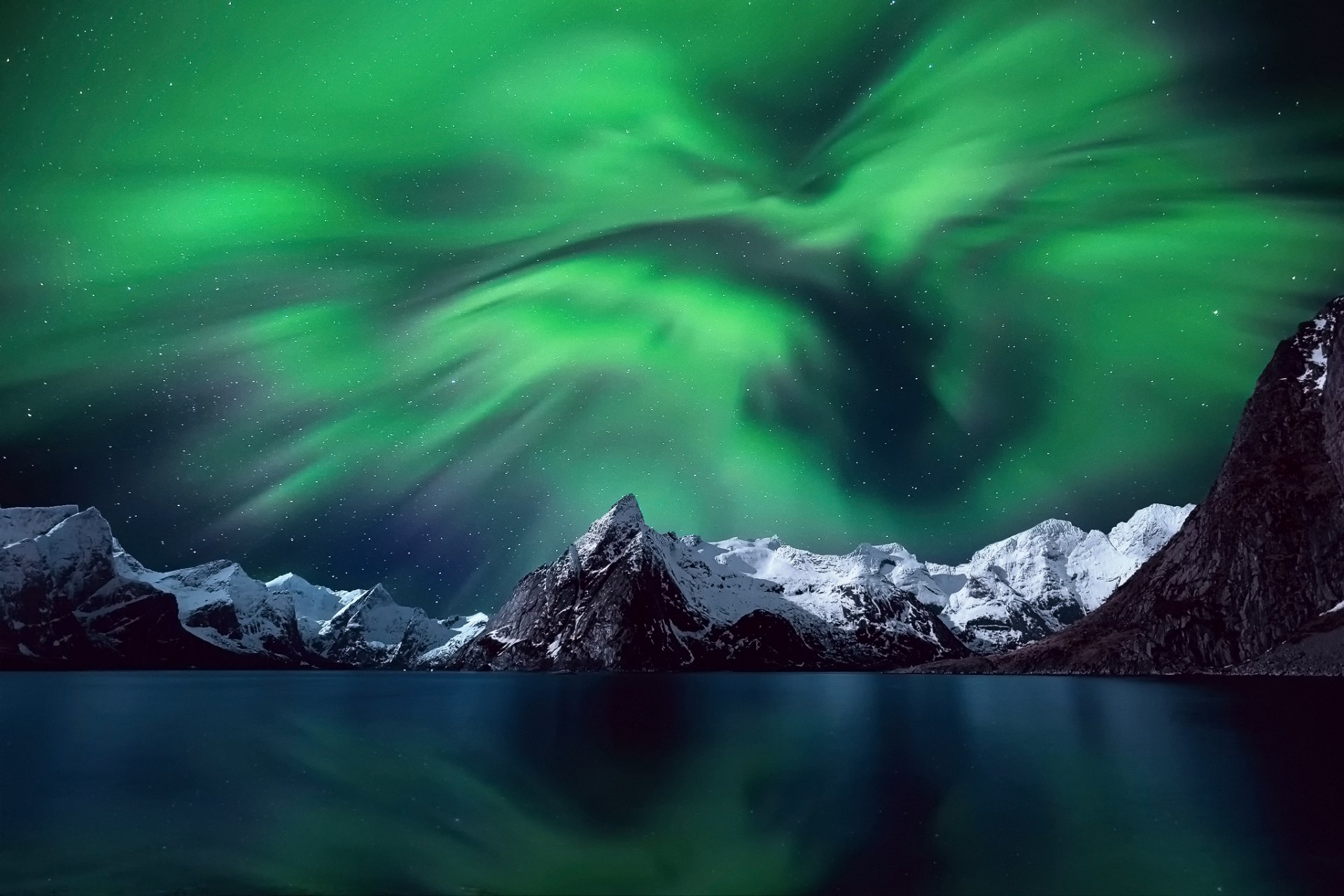 norvegia lofoten notte cielo stelle aurora boreale montagne neve