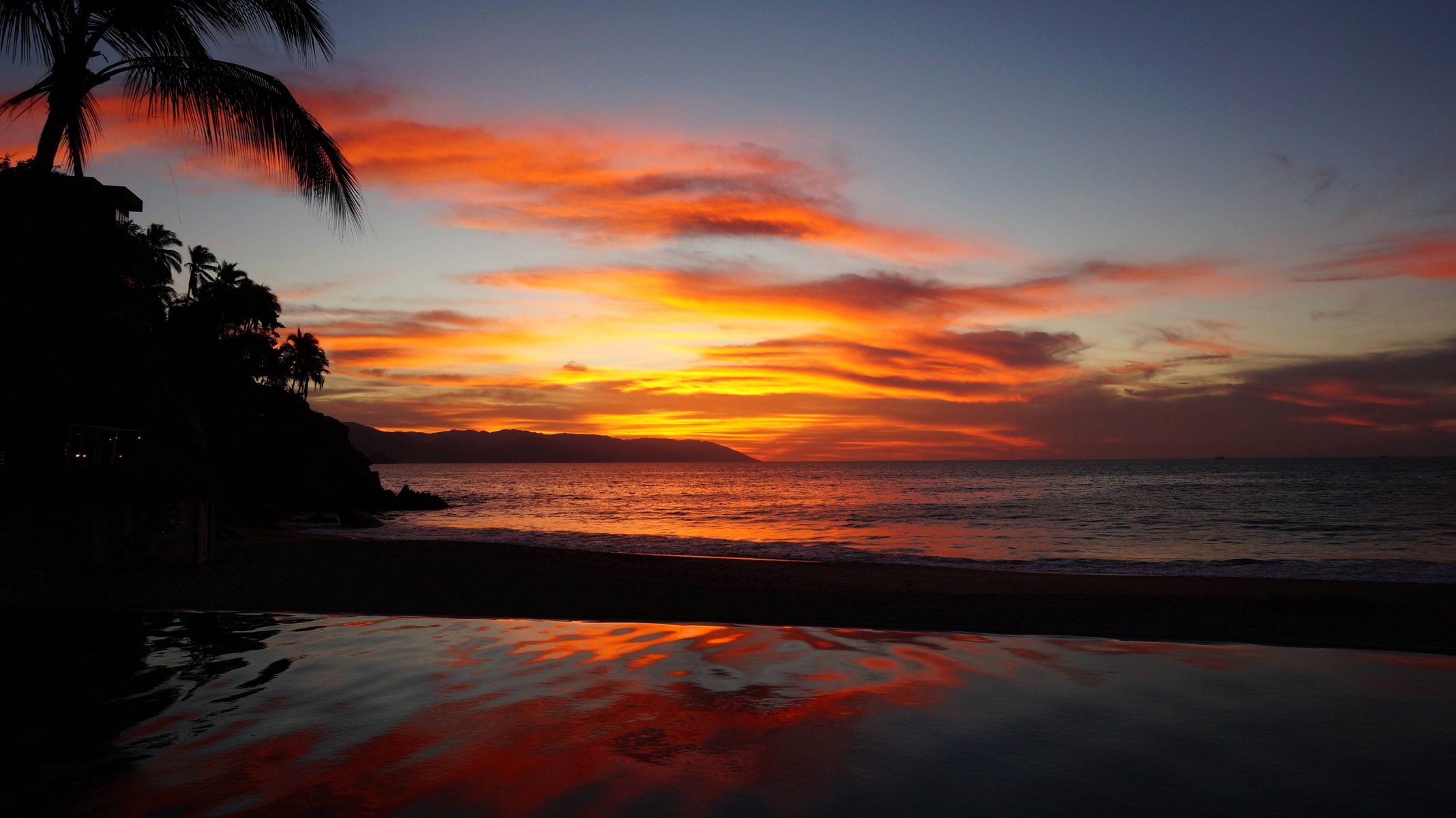 ciel nuages coucher de soleil mer océan tropiques palmier piscine