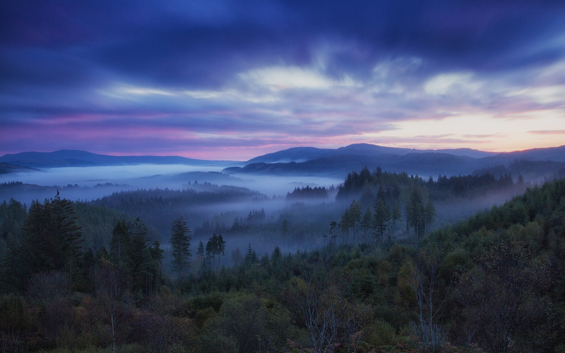 trossachs escocia colinas bosque niebla