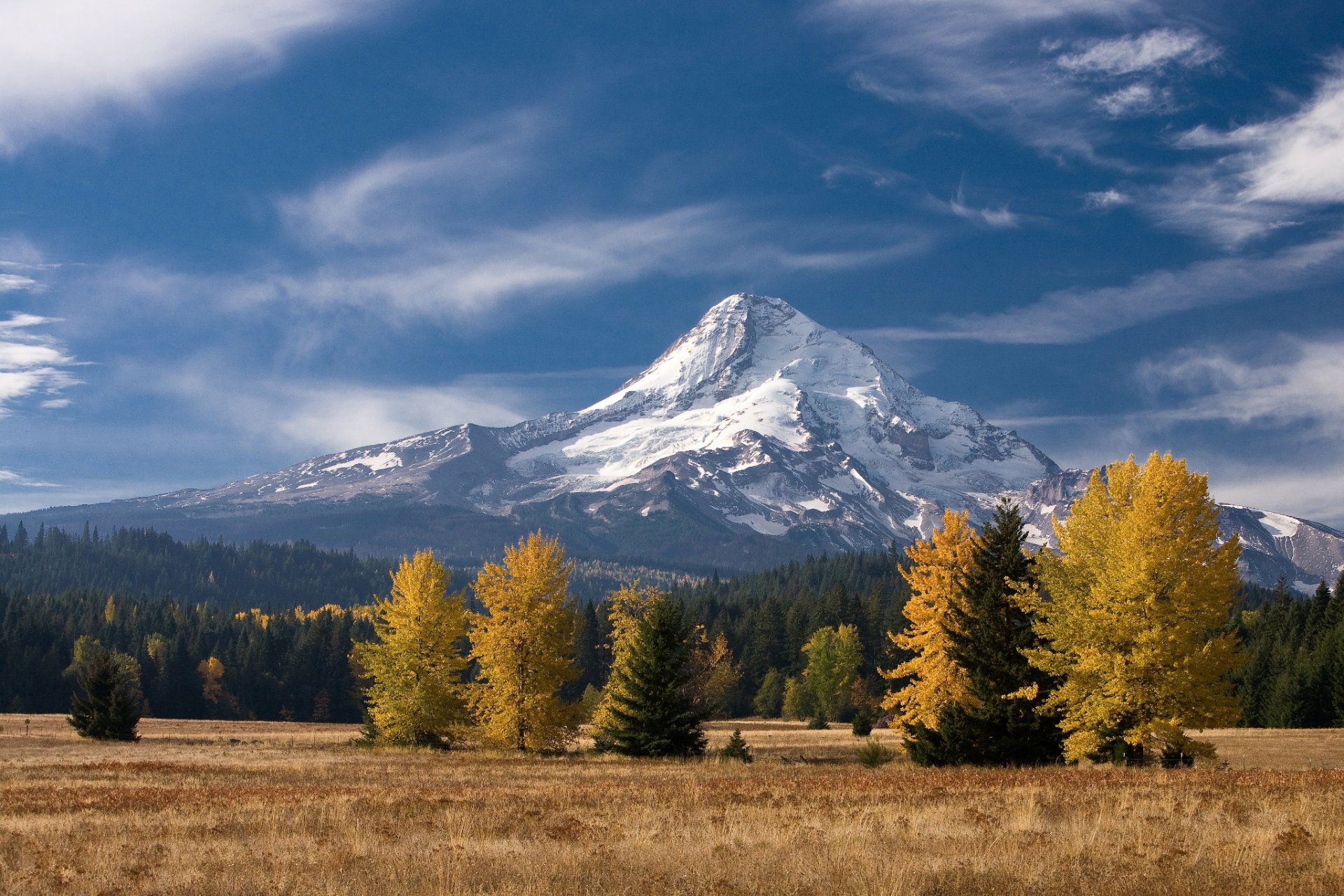 estados unidos oregon mount hood estratovolcán cielo nubes montaña bosque otoño