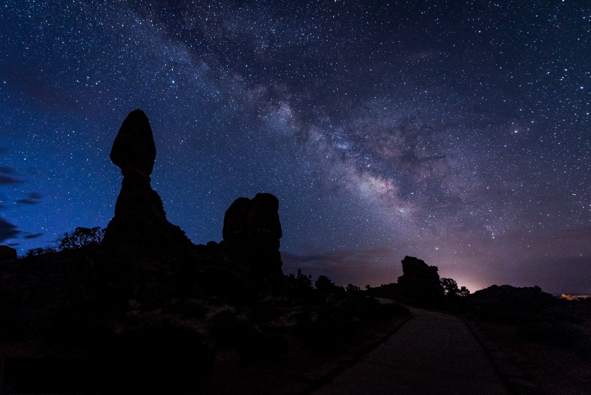 paisaje silueta camino cielo estrellas noche