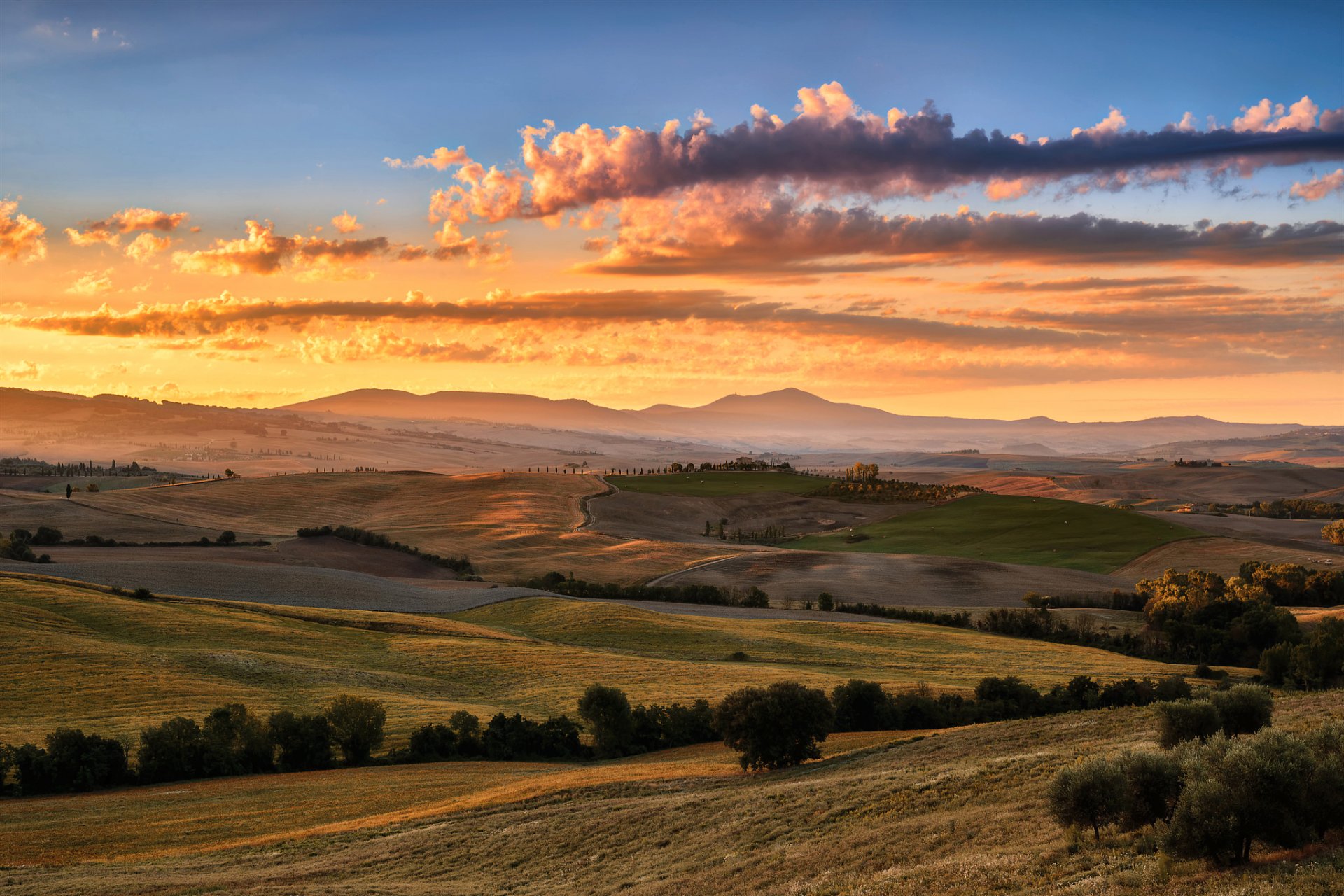 italie toscane été août champs lumière ciel nuages