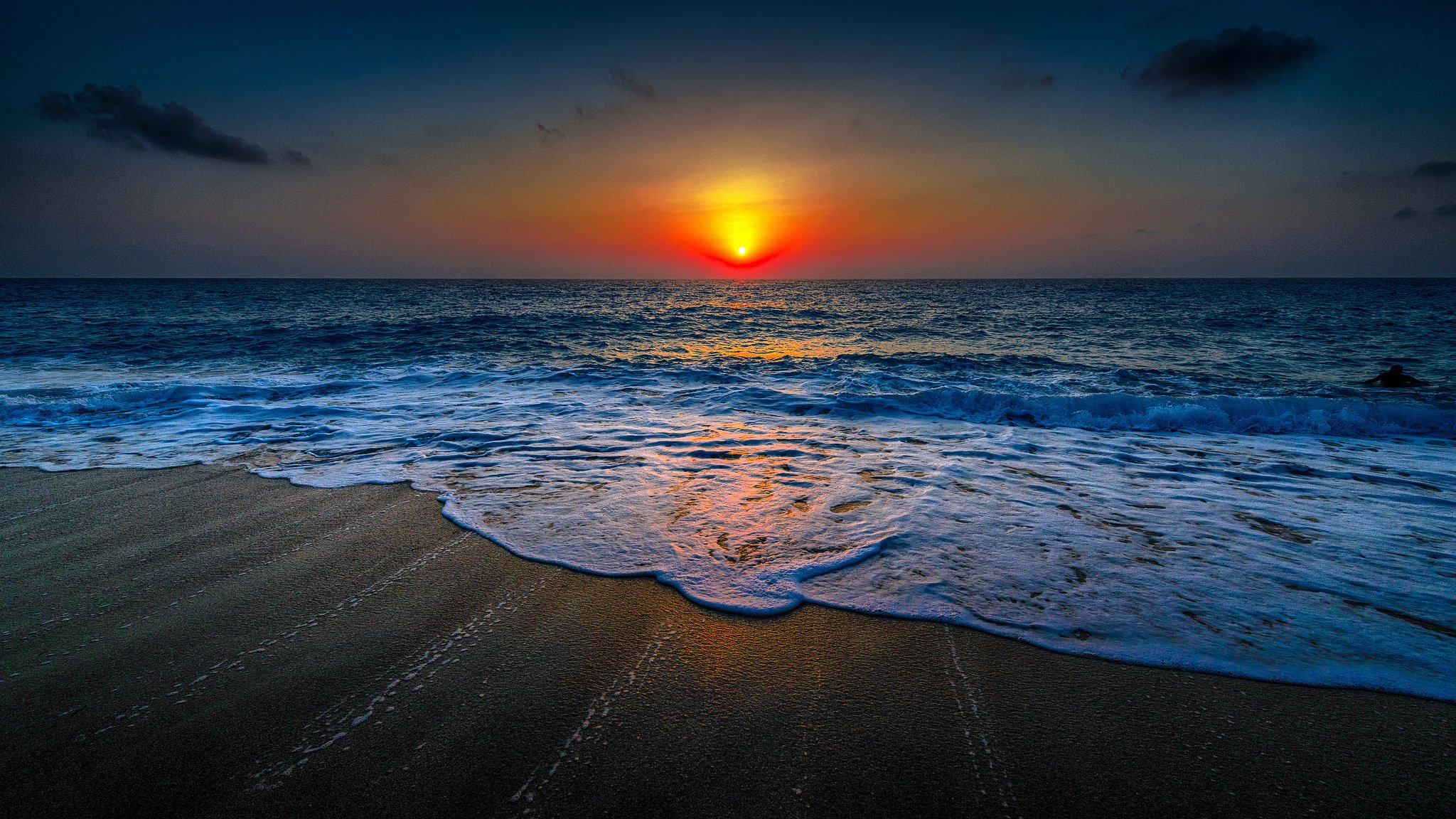 océan eau sable plage ciel nuages horizon coucher de soleil soleil