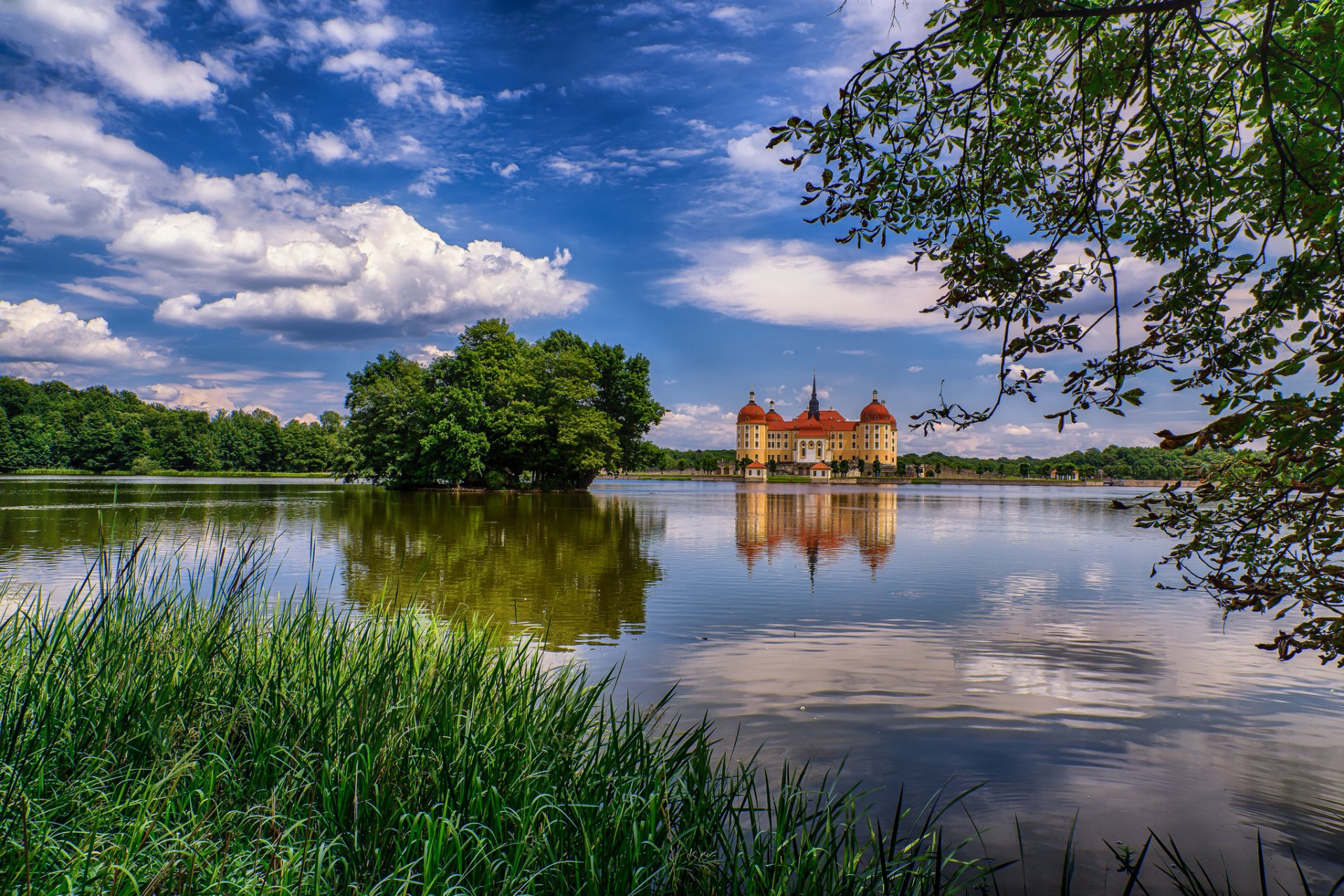 moritzburg saksonia niemcy niebo jezioro zamek wieża drzewa