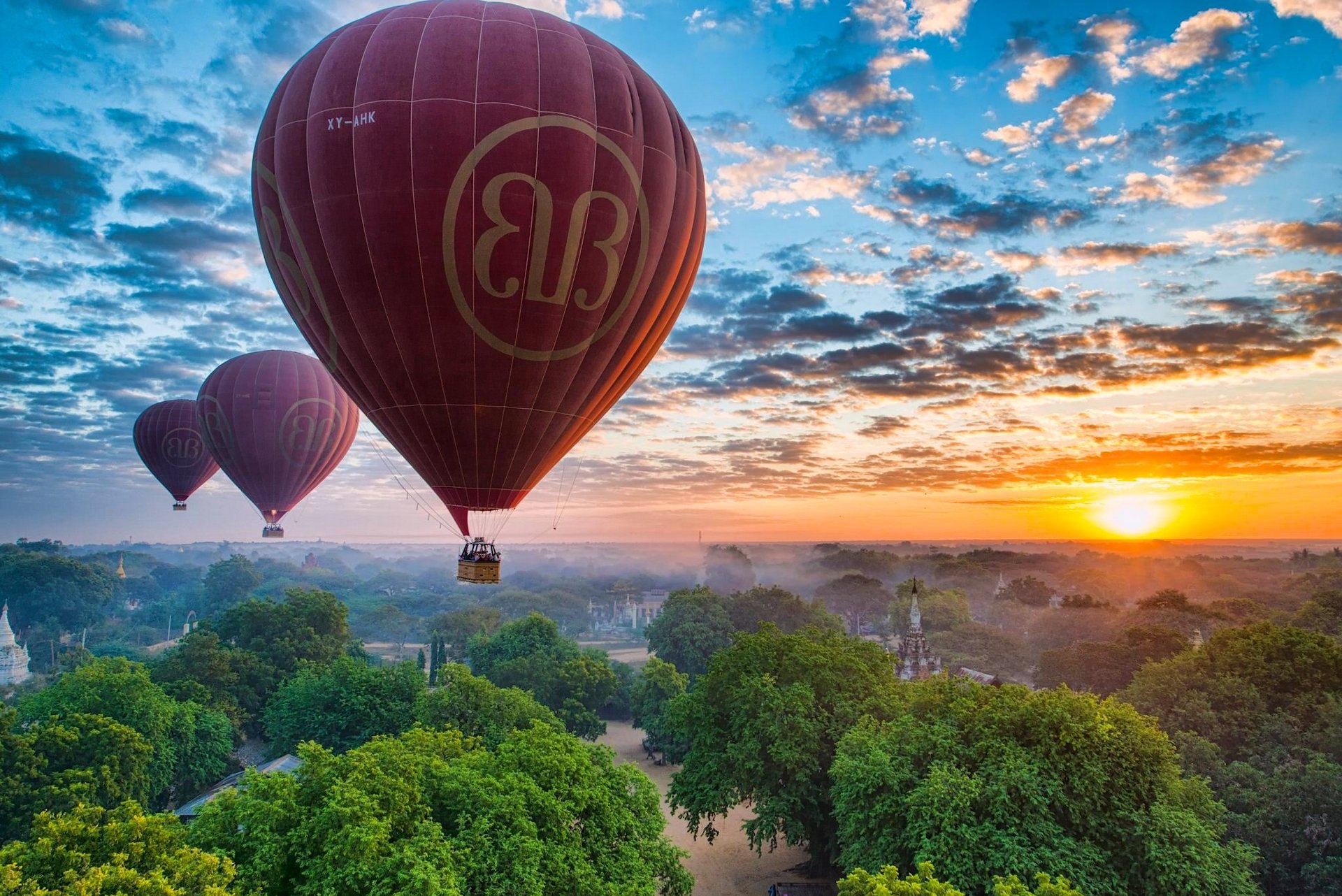 bagan myanmar birmanie pagan ballons ciel coucher de soleil panorama