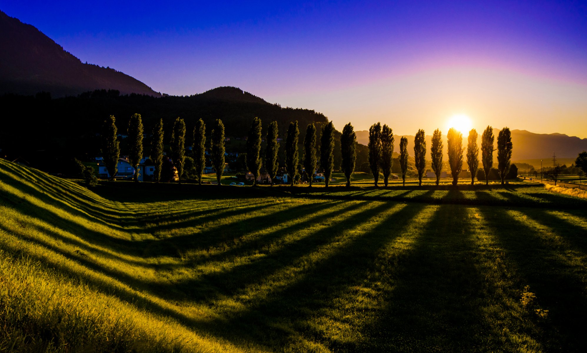 nenzing austria puesta de sol cielo sol árboles sombra césped hierba paisaje