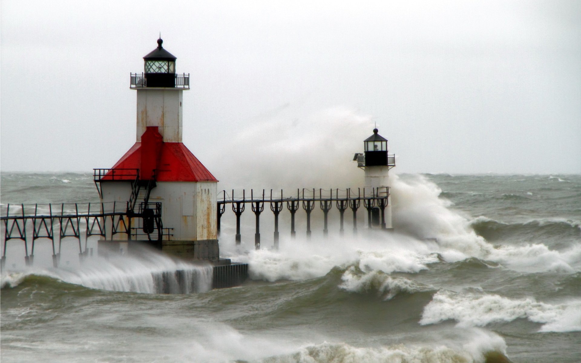 mer vagues phare