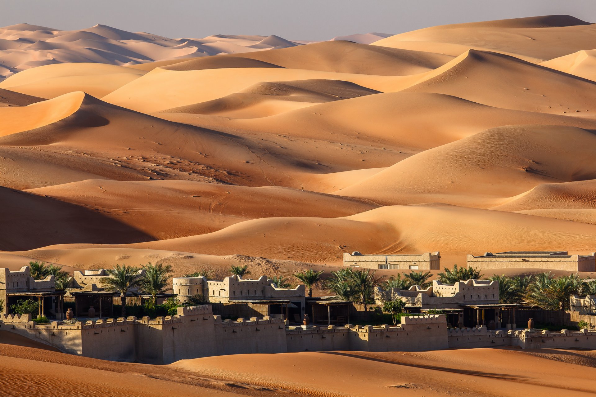 deserto sabbia barchany città case oasi