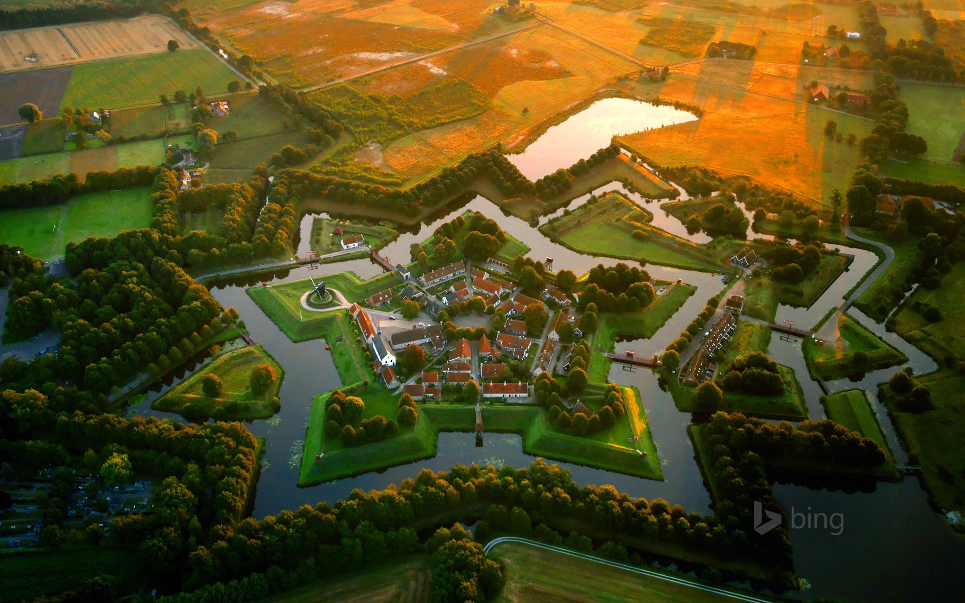 bourtange pays-bas fort musée étoile fossé eau fortification maisons