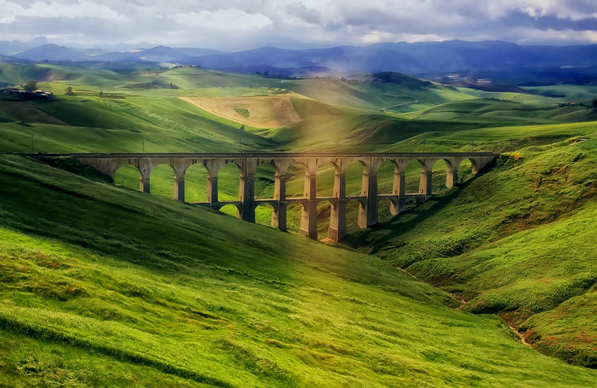 sizilien italien himmel aquädukt berge