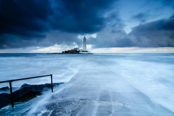 Phare du lac gelé