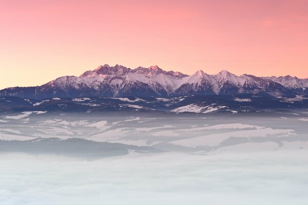 Mattina d inverno nelle montagne dei Carpazi