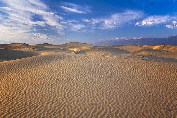 Il deserto prende nella sua valle della morte