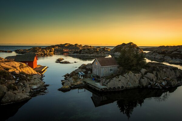 Pequeña casa en la isla de piedra