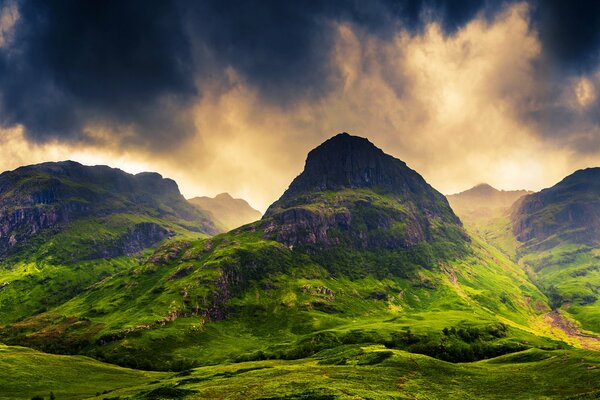 Scottish clouds darken the ravine and