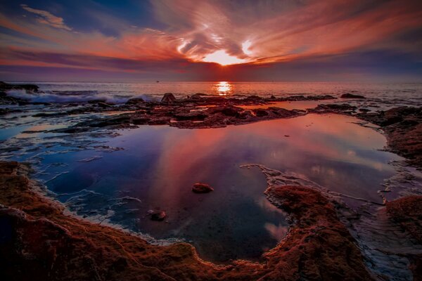 Paisaje fascinante puesta de sol en las luces